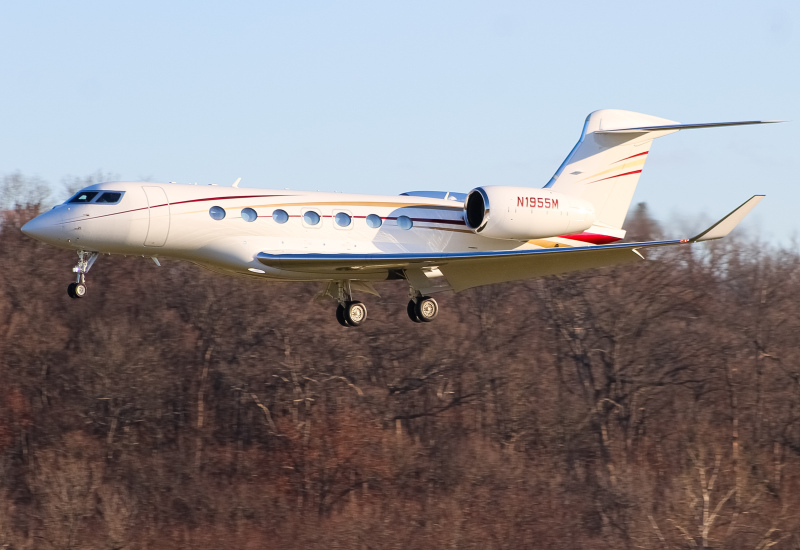 Photo of N1955M - PRIVATE  Gulfstream G600 at LUK on AeroXplorer Aviation Database