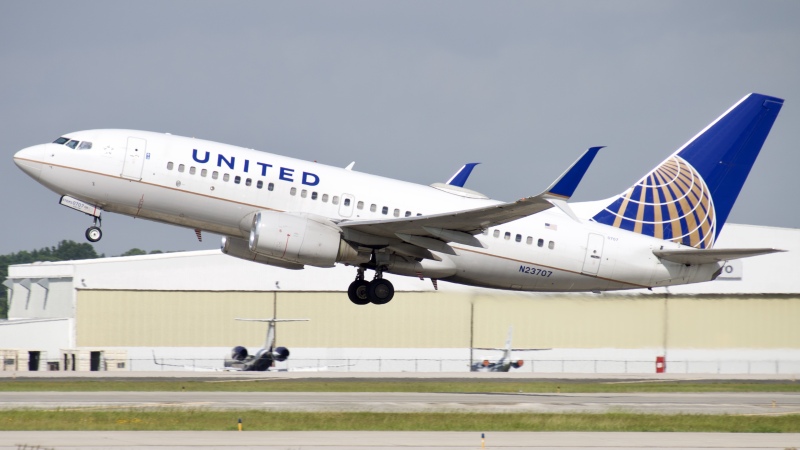 Photo of N23707 - United Airlines Boeing 737-700 at IAH on AeroXplorer Aviation Database