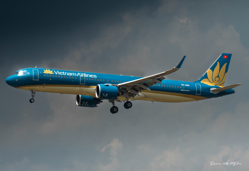 Photo of VN-A616 - Vietnam Airlines Airbus A321NEO at KUL on AeroXplorer Aviation Database