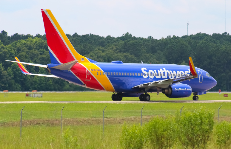 Photo of N566WN - Southwest Airlines Boeing 737-700 at SAV on AeroXplorer Aviation Database