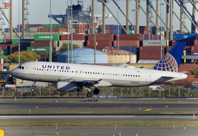 Photo of N460UA - United Airlines Airbus A320 at EWR on AeroXplorer Aviation Database