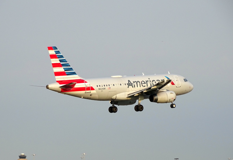 Photo of N824AW - American Airlines Airbus A319 at DFW on AeroXplorer Aviation Database
