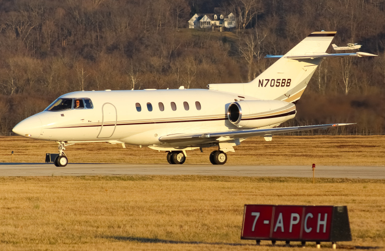 Photo of N705BB - PRIVATE  Beechcraft Hawker 850XP at LUK on AeroXplorer Aviation Database