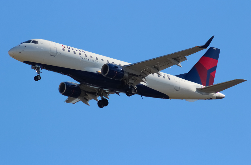 Photo of N225JQ - Delta Connection Embraer E175 at CVG on AeroXplorer Aviation Database