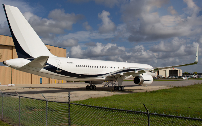 Photo of N757AG - PRIVATE Boeing 757-200 at Srq on AeroXplorer Aviation Database