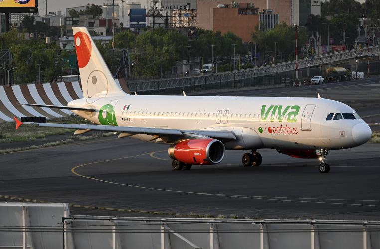 Photo of XA-VYD - VivaAerobus Airbus A320 at MEX on AeroXplorer Aviation Database