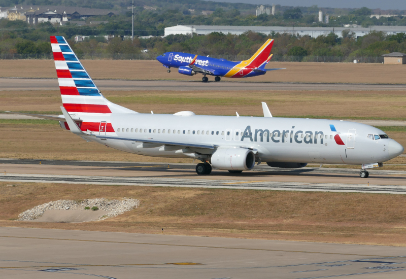 Photo of N819NN - American Airlines Boeing 737-800 at AUS on AeroXplorer Aviation Database