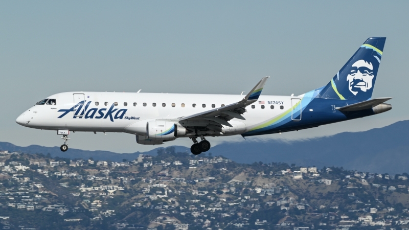 Photo of N174SY - Alaska Airlines Embraer E175 at KLAX on AeroXplorer Aviation Database