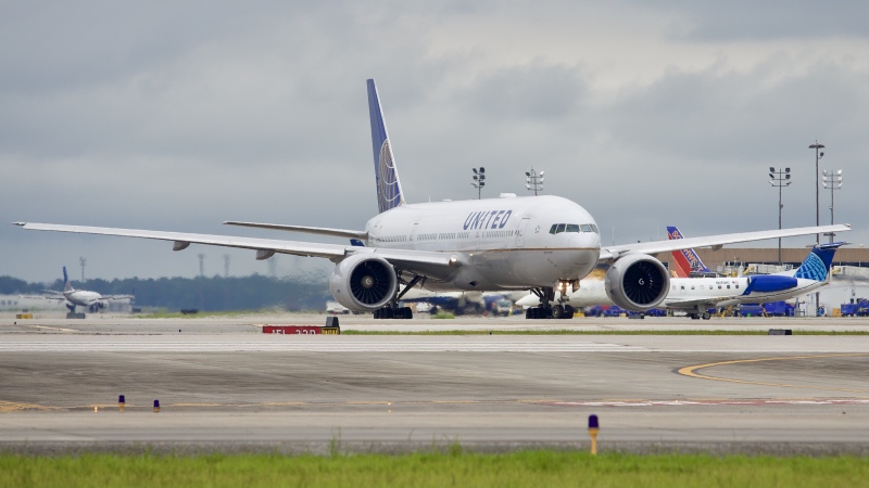 Photo of N77019 - United Airlines Boeing 777-200ER at IAH on AeroXplorer Aviation Database