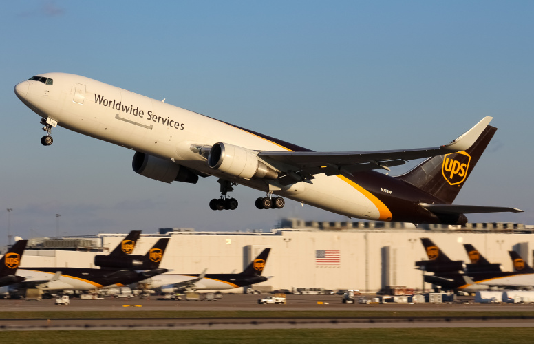 Photo of N335UP - United Parcel Service Boeing 767-300F at SDF on AeroXplorer Aviation Database