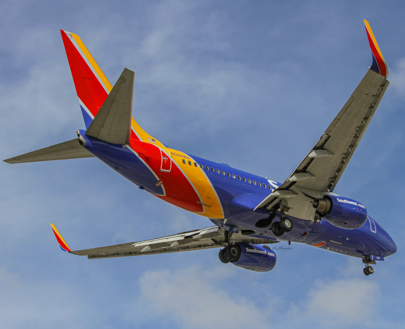 Photo of N566WN - Southwest Airlines Boeing 737-700 at FLL on AeroXplorer Aviation Database