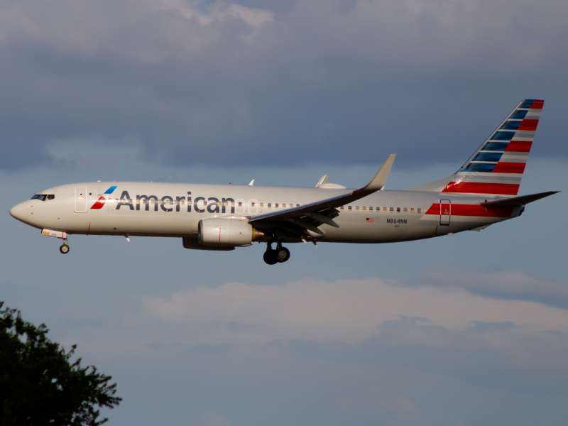 Photo of N864NN - American Airlines Boeing 737-800 at AUS on AeroXplorer Aviation Database