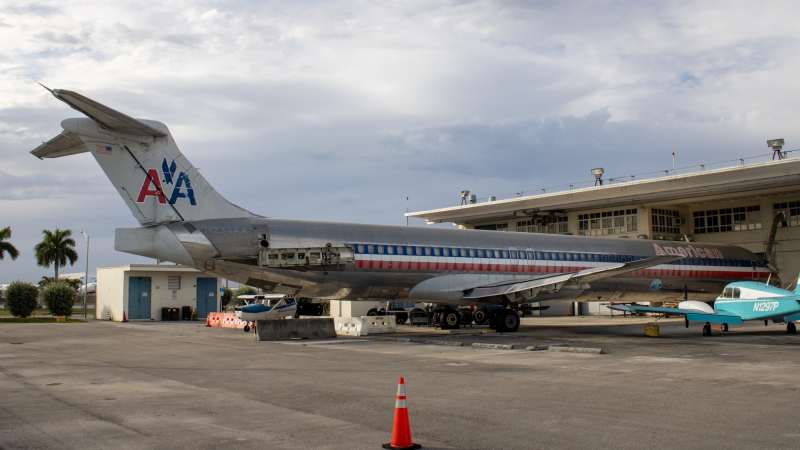 Photo of N234AA - American Airlines McDonnell Douglas MD-82 at MIA on AeroXplorer Aviation Database