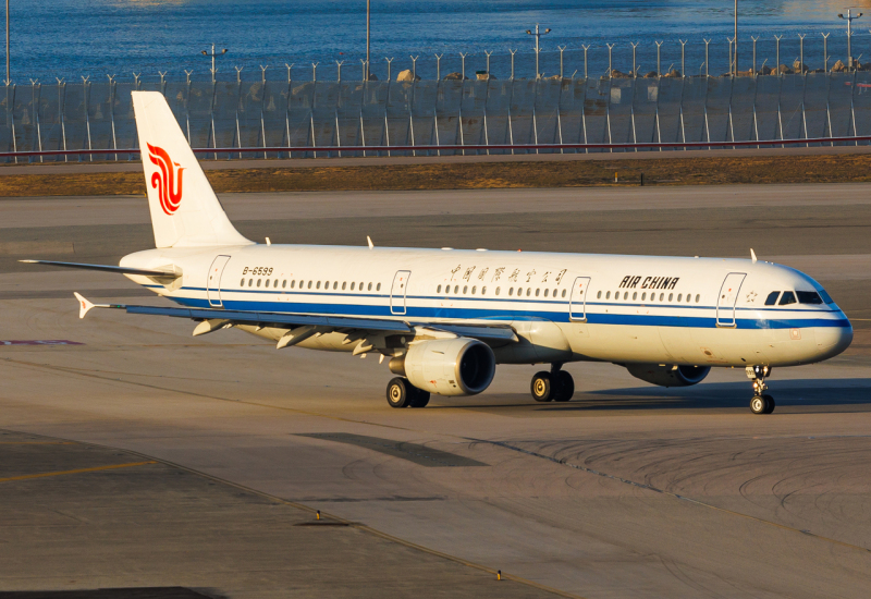 Photo of B-6599 - Air China Airbus A321-200 at HKG on AeroXplorer Aviation Database
