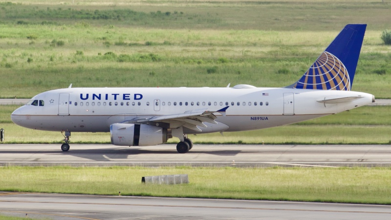Photo of N891UA - United Airlines Airbus A319 at IAH on AeroXplorer Aviation Database