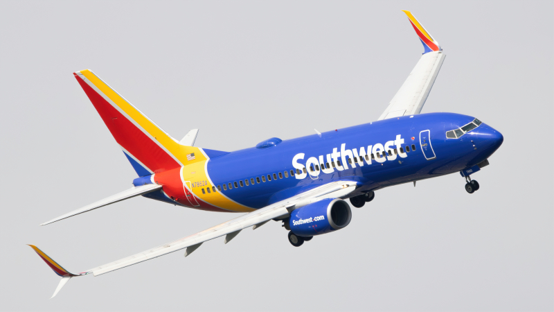 Photo of N7862A - Southwest Airlines Boeing 737-700 at DCA on AeroXplorer Aviation Database