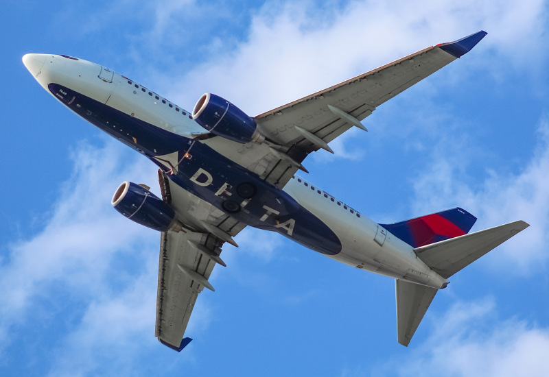 Photo of N308DE - Delta Airlines Boeing 737-700 at MKE on AeroXplorer Aviation Database