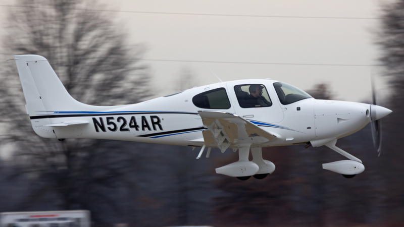 Photo of N524AR - PRIVATE Cirrus SR-20 at DLZ on AeroXplorer Aviation Database