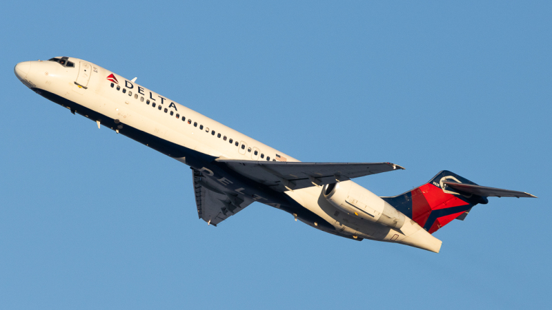 Photo of N990AT - Delta Airlines Boeing 717-200 at DTW on AeroXplorer Aviation Database