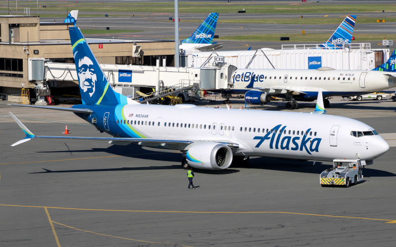 Photo of N934AK - Alaska Airlines Boeing 737 MAX 9 at BOS on AeroXplorer Aviation Database