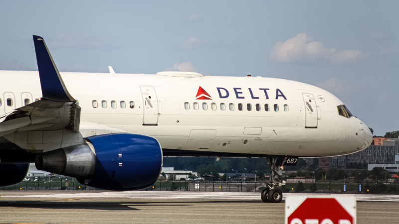 Photo of N687DL - Delta Airlines Boeing 757-200 at DCA on AeroXplorer Aviation Database