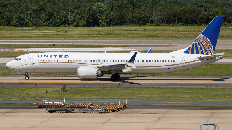 Photo of N27509 - United Airlines Boeing 737 MAX 9 at IAD  on AeroXplorer Aviation Database