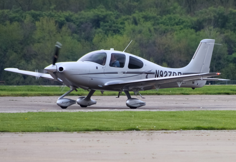 Photo of N927DB - PRIVATE Cirrus SR-22 at LUK on AeroXplorer Aviation Database