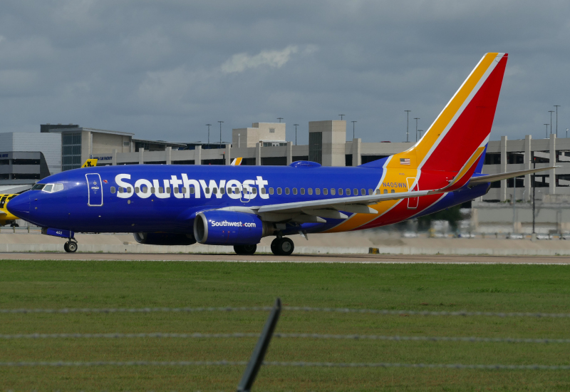 Photo of N405WN - Southwest Airlines Boeing 737-700 at AUS  on AeroXplorer Aviation Database