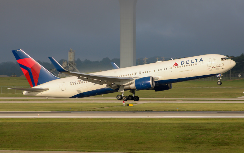 Photo of N16065 - Delta Airlines Boeing 767-300ER at CVG on AeroXplorer Aviation Database