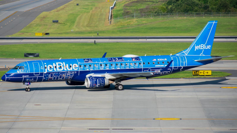 Photo of N304JB - JetBlue Airways Embraer E190 at CLT on AeroXplorer Aviation Database