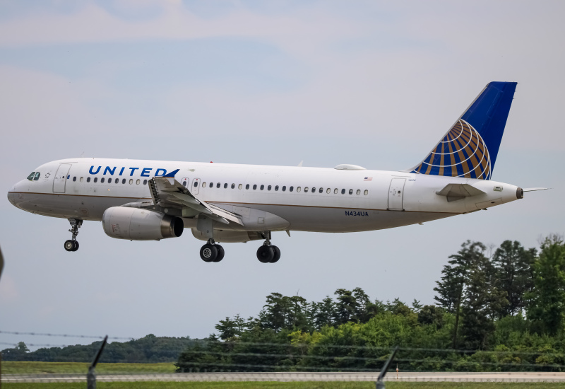 Photo of N434UA - United Airlines Airbus A320 at BWI on AeroXplorer Aviation Database