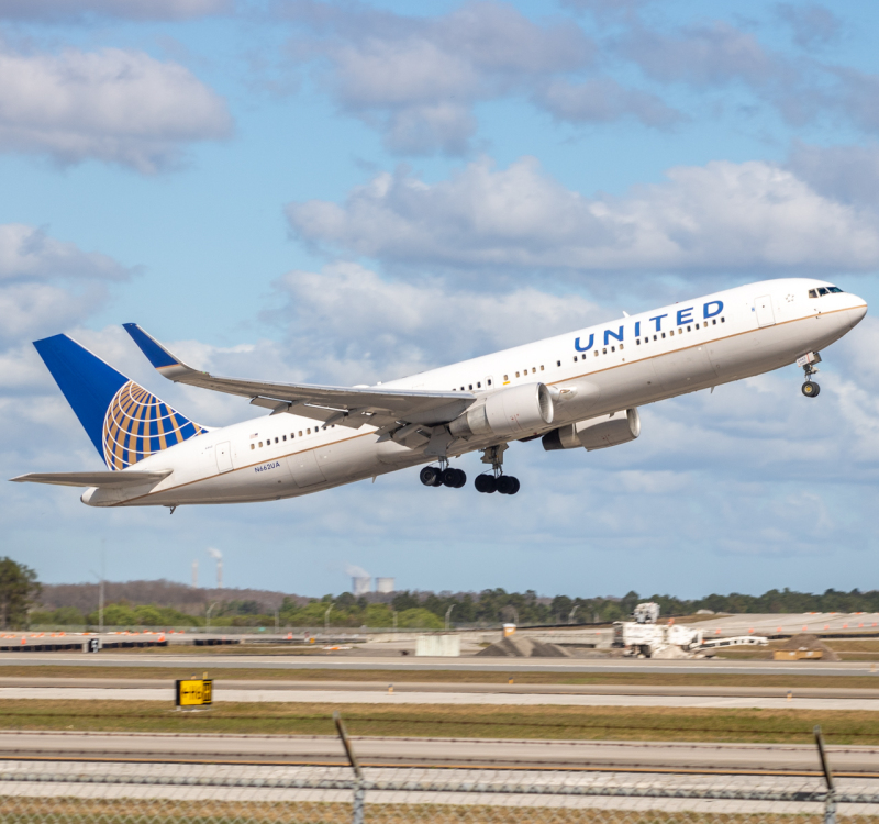 Photo of N662UA - United Airlines Boeing 767-300ER at MCO on AeroXplorer Aviation Database