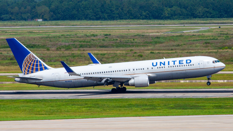 Photo of N658UA - United Airlines Boeing 767-300ER at IAH on AeroXplorer Aviation Database