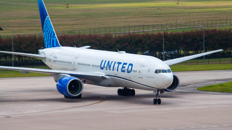 Photo of N210UA - United Airlines Boeing 777-200 at IAH on AeroXplorer Aviation Database