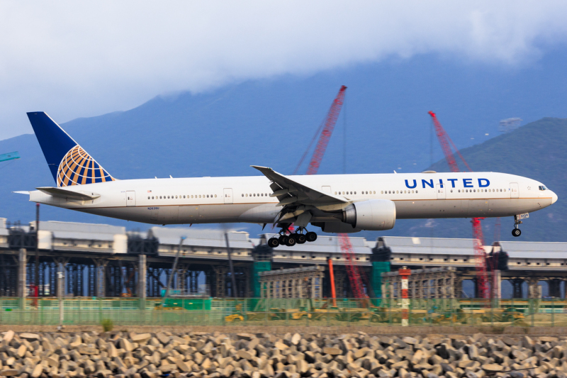 Photo of N2639U - United Airlines Boeing 777-300ER at HKG on AeroXplorer Aviation Database