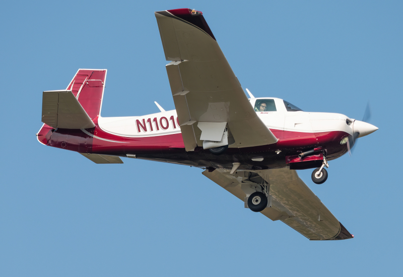 Photo of N1101G - PRIVATE Mooney M20 at IAD on AeroXplorer Aviation Database