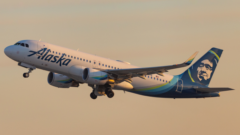 Photo of N364VA - Alaska Airlines Airbus A320 at LAX on AeroXplorer Aviation Database