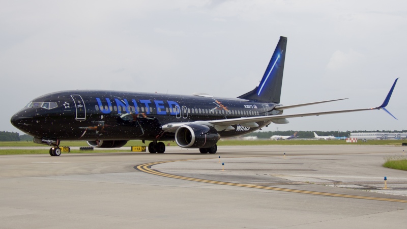 Photo of N36272 - United Airlines Boeing 737-800 at IAH on AeroXplorer Aviation Database