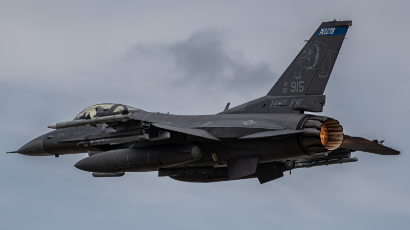 Photo of 92-3915 - USAF - United States Air Force General Dynamics F-16 Fighting Falcon at OSH on AeroXplorer Aviation Database