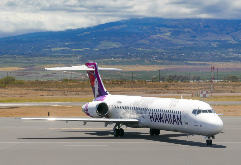 Photo of N485HA - Hawaiian Airlines Boeing 717-200 at OGG on AeroXplorer Aviation Database