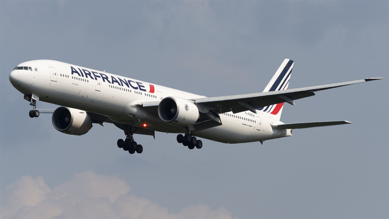 Photo of F-GSQJ - Air France Boeing 777-300ER at IAD on AeroXplorer Aviation Database
