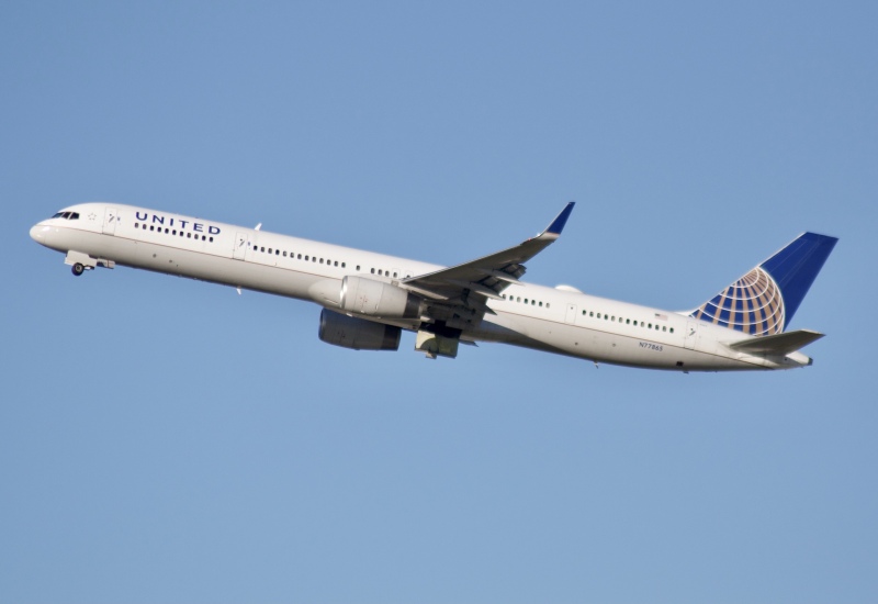 Photo of N77865 - United Airlines Boeing 757-300 at ORD on AeroXplorer Aviation Database