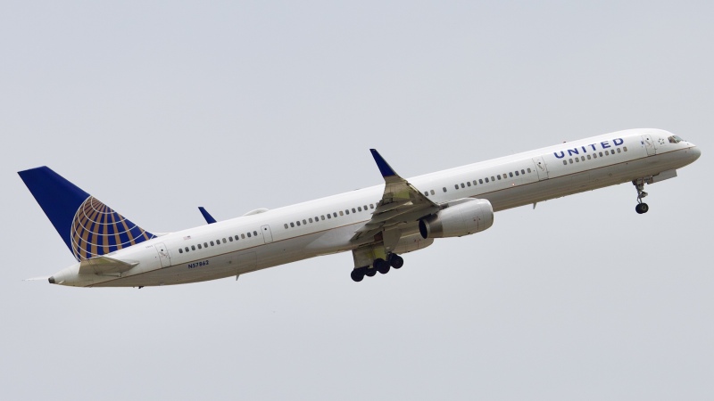 Photo of N57862 - United Airlines Boeing 757-300 at IAH on AeroXplorer Aviation Database