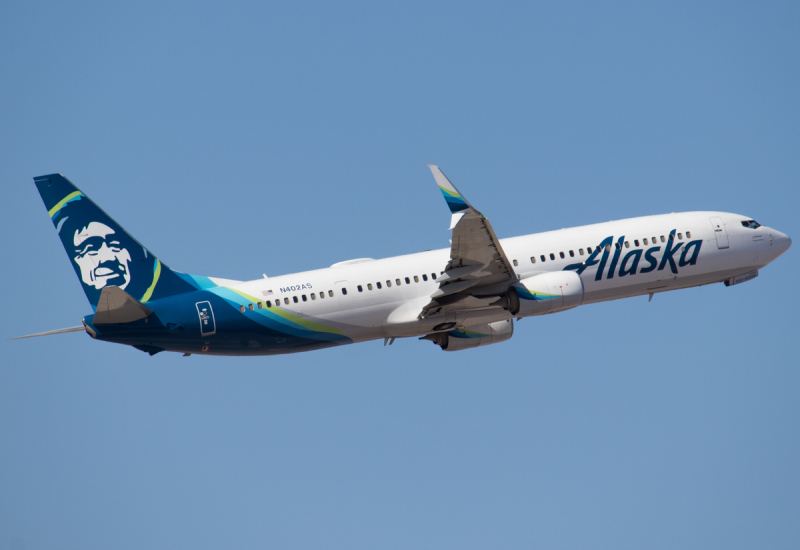 Photo of N402AS - Alaska Airlines Boeing 737-900ER at PHX on AeroXplorer Aviation Database