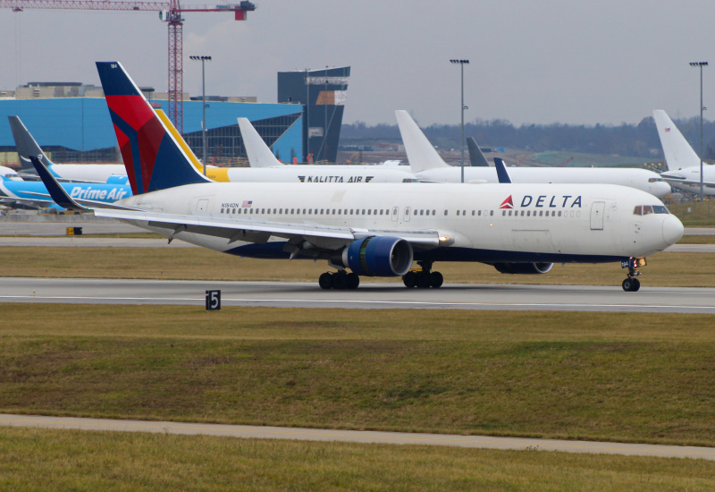 Photo of N184DN - Delta Airlines Boeing 767-300ER at CVG on AeroXplorer Aviation Database