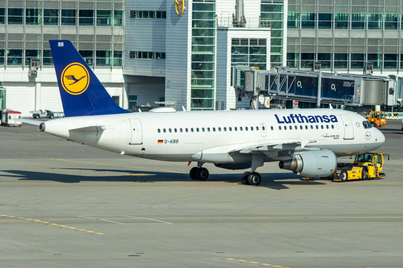 Photo of D-AIBB - Lufthansa Airbus A319 at MUC on AeroXplorer Aviation Database