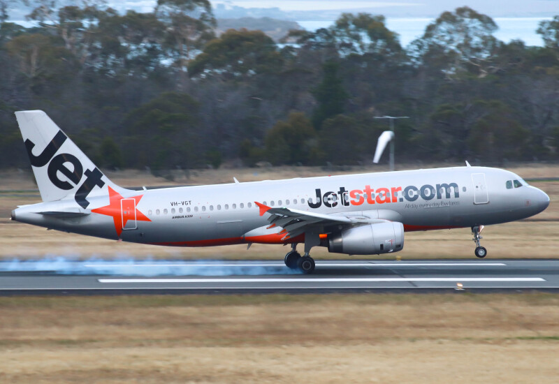 Photo of VH-VGT - JetStar Airways Airbus A320 at HBA on AeroXplorer Aviation Database