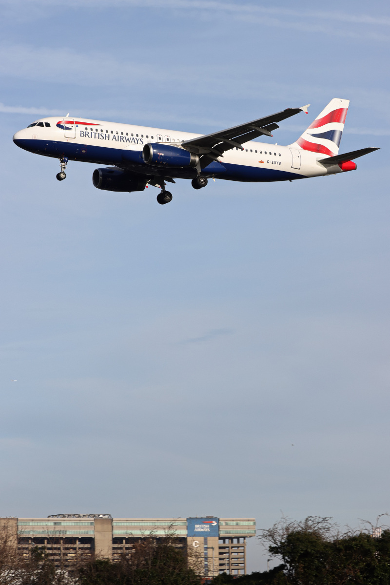 Photo of G-EUYB - British Airways Airbus A320 at LHR on AeroXplorer Aviation Database