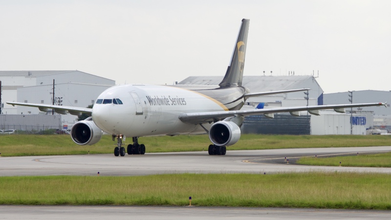 Photo of N137UP - United Parcel Service Airbus A300F-600 at IAH on AeroXplorer Aviation Database