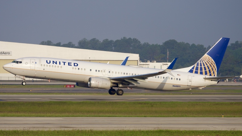 Photo of N68891 - United Airlines Boeing 737-900ER at IAH on AeroXplorer Aviation Database